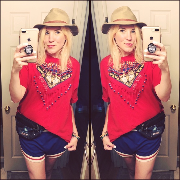 Vintage Tops - Insanely Amazing, VINTAGE, beaded, wolf tee!!